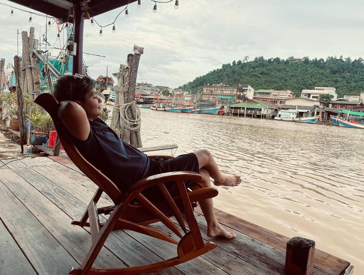 Rub Lom Chom Klong Homestay Чумпхон Экстерьер фото