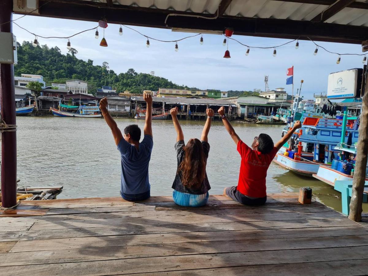 Rub Lom Chom Klong Homestay Чумпхон Экстерьер фото