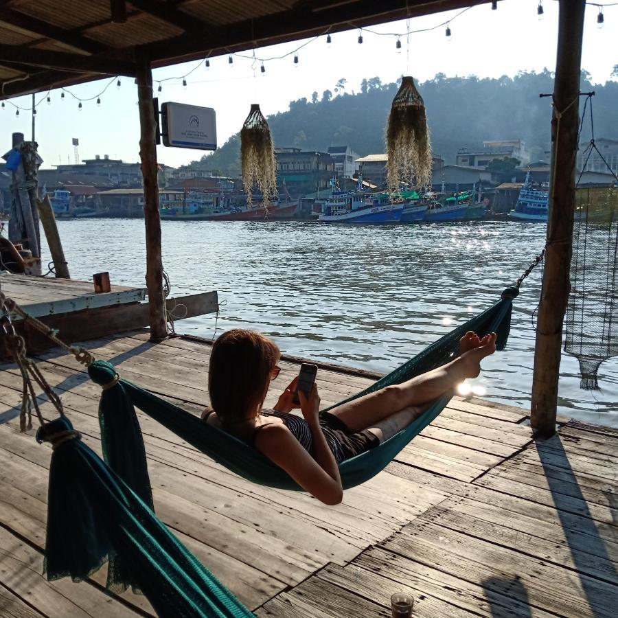 Rub Lom Chom Klong Homestay Чумпхон Экстерьер фото
