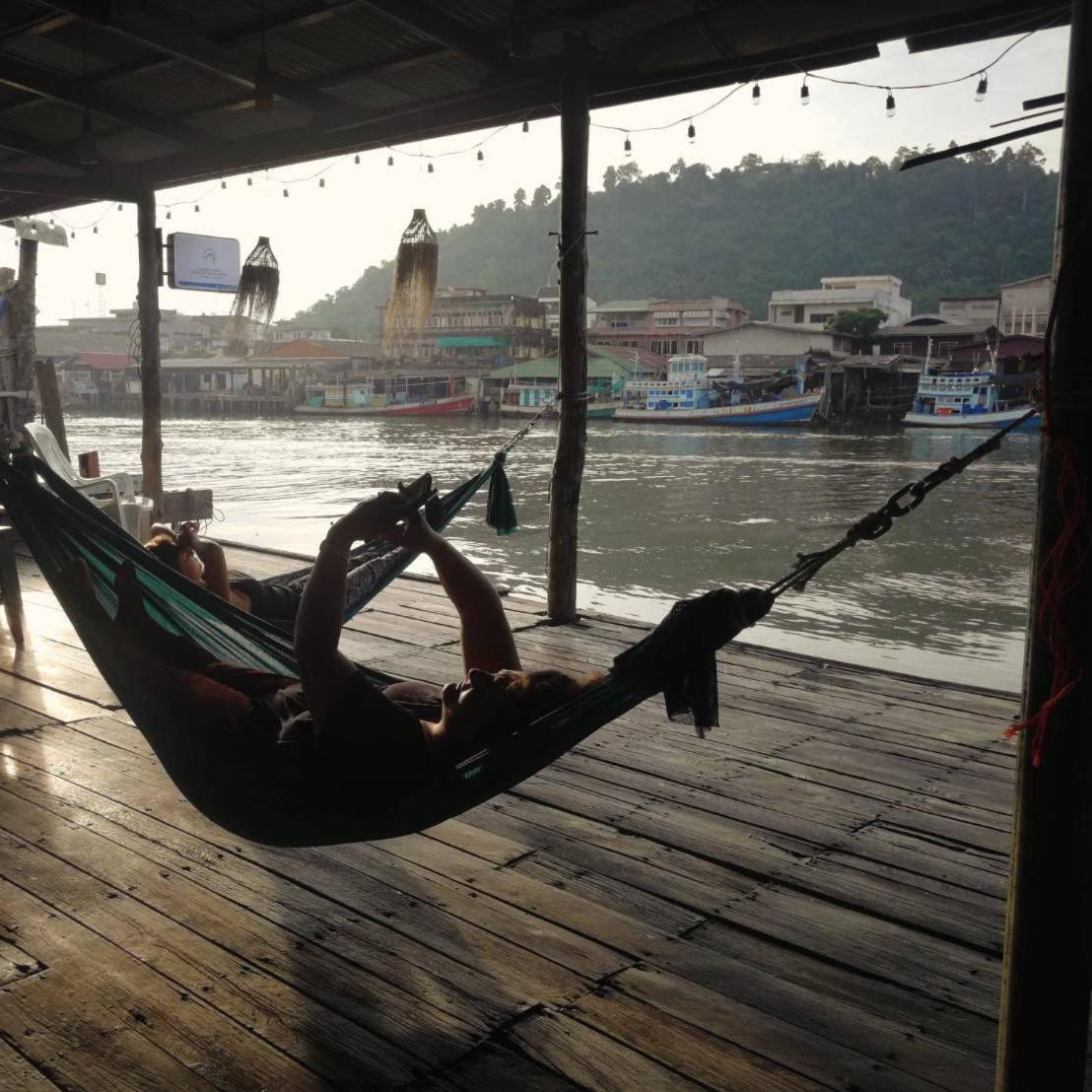 Rub Lom Chom Klong Homestay Чумпхон Экстерьер фото