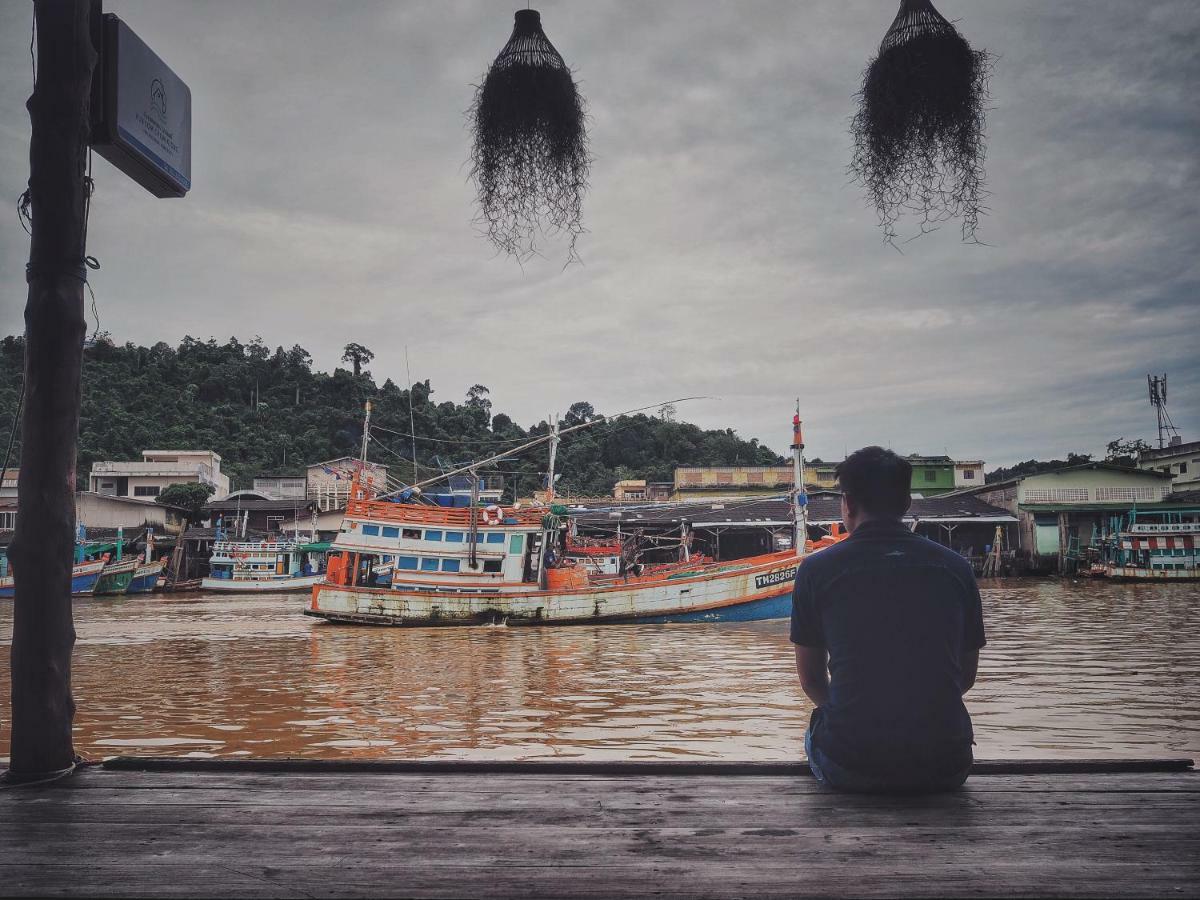 Rub Lom Chom Klong Homestay Чумпхон Экстерьер фото