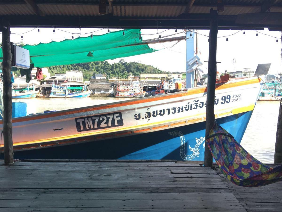 Rub Lom Chom Klong Homestay Чумпхон Экстерьер фото
