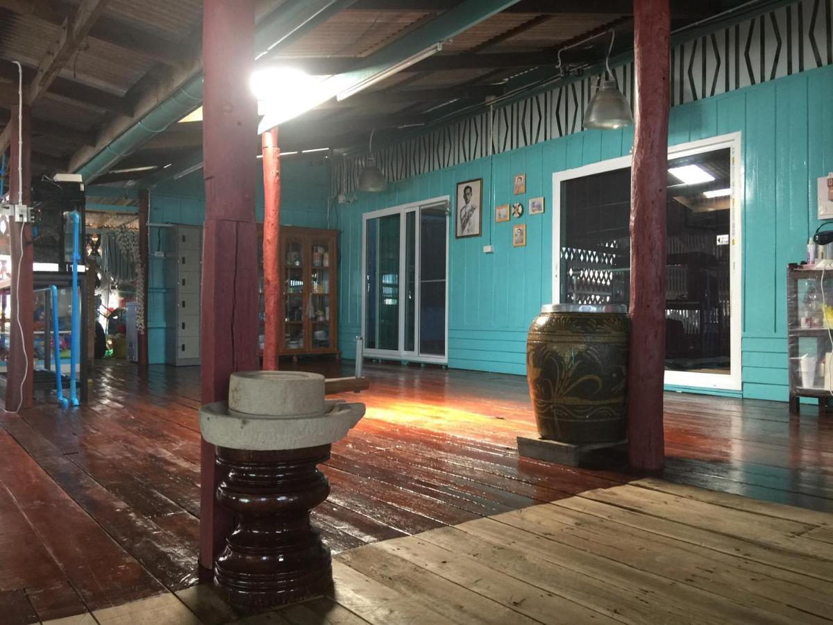 Rub Lom Chom Klong Homestay Чумпхон Экстерьер фото