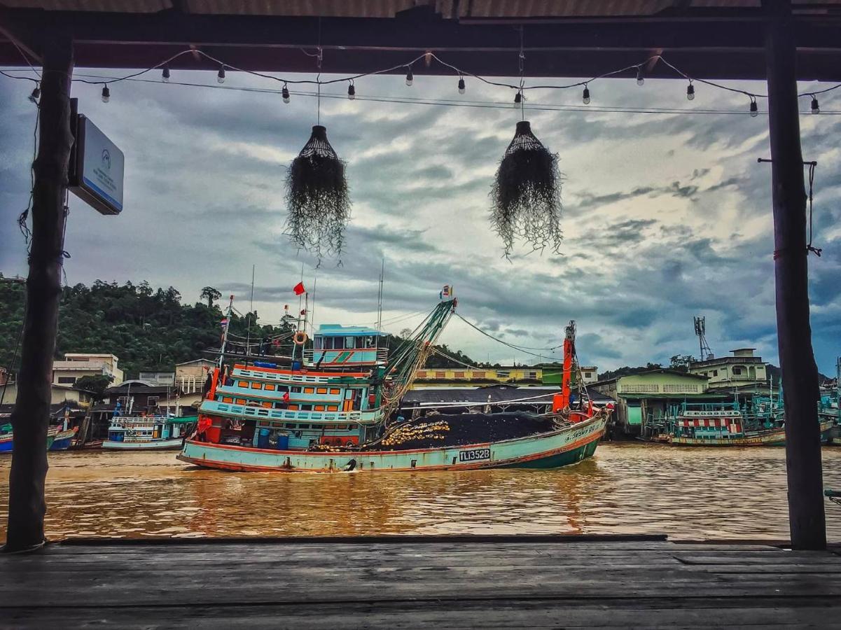 Rub Lom Chom Klong Homestay Чумпхон Экстерьер фото