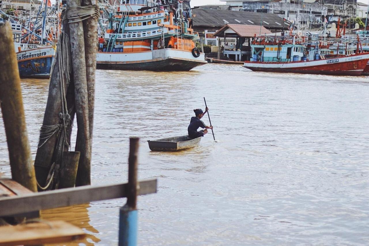 Rub Lom Chom Klong Homestay Чумпхон Экстерьер фото